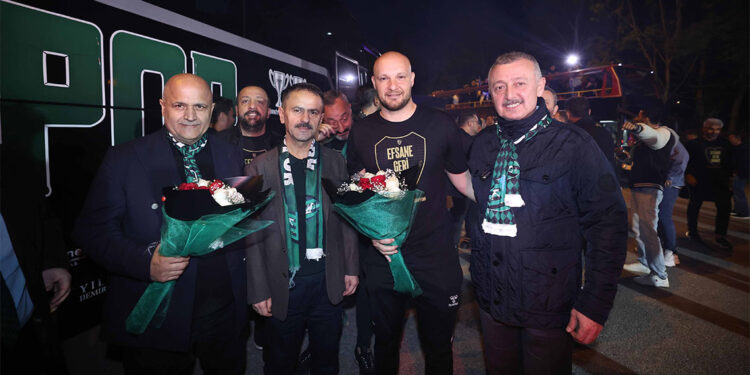 Süper Lig'i garantileyen Kocaelispor’a coşkulu karşılama