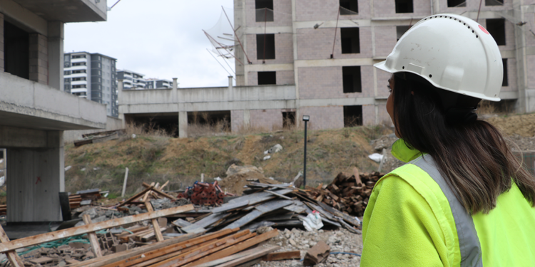 Şantiyenin tek kadın mühendisi 