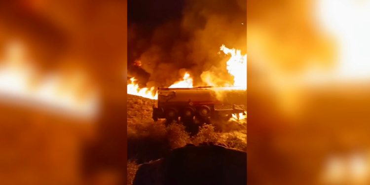 Şarampole devrilen akaryakıt yüklü tanker alev topuna döndü