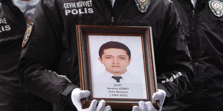 Şehit polis memuru İbrahim Güney son yolculuğuna uğurlandı