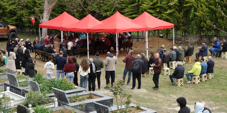 Sevenleri, Volkan Konak'ın mezarına akın etti