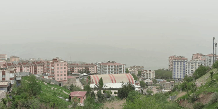 Şırnak'ta toz taşınımı etkili oldu