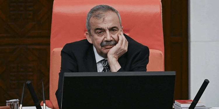 Sırrı Süreyya Önder'in hayati tehlikesi devam ediyor