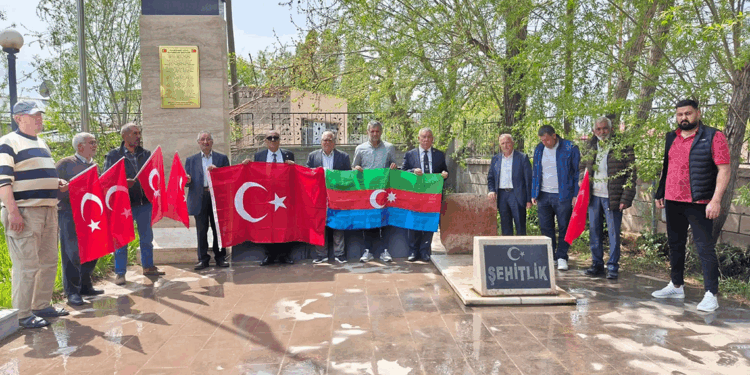 Soykırım görmek isteyen Hakmehmet Şehitliği’ne gelsin