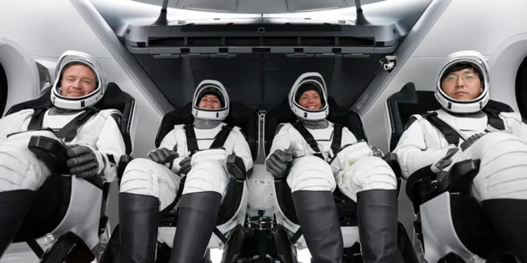 SpaceX'in uzay yolcuları Dünya'ya döndü