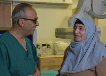 Stent takılırken kalbi durdu, masajla hayata döndü