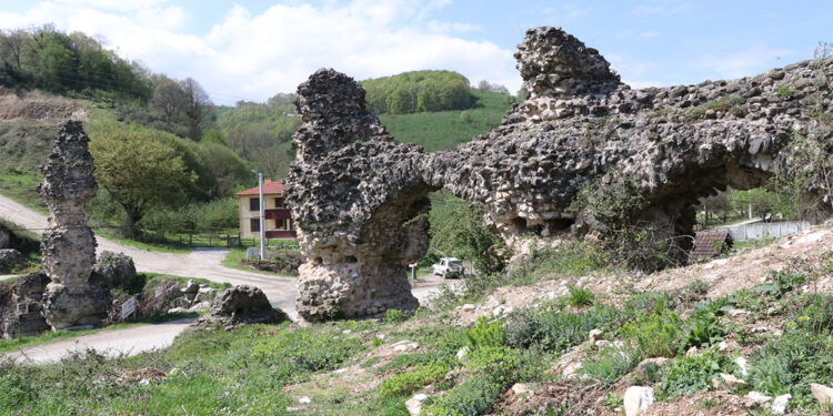 Helenistik dönemlere ait tarihi su kemerleri ilgi görüyor