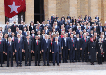TBMM Başkanı Kurtulmuş ve devlet erkanından Anıtkabir'e ziyaret