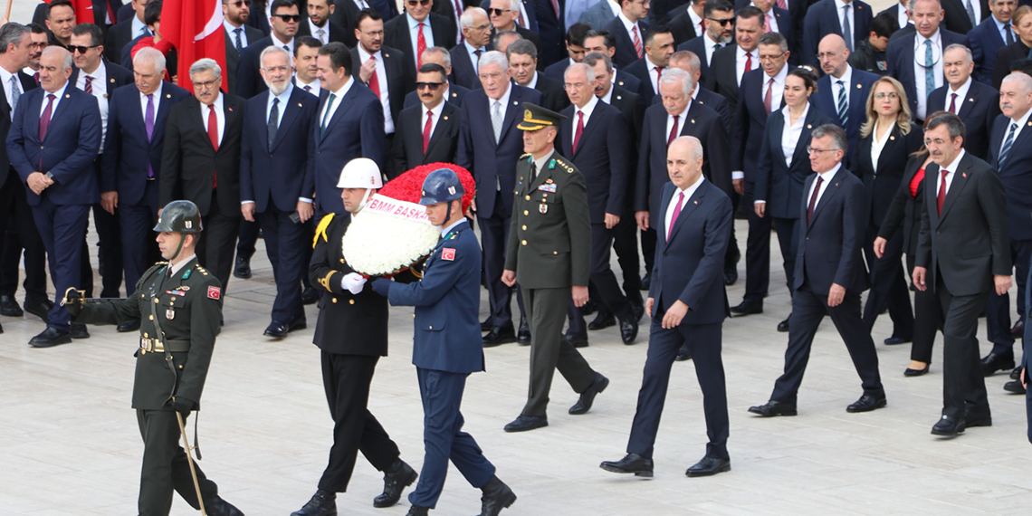 TBMM Başkanı Kurtulmuş ve devlet erkanından Anıtkabir'e ziyaret
