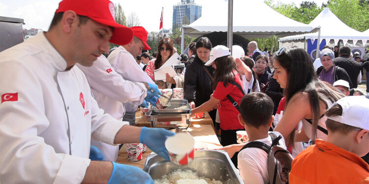 TBMM bahçesinde 23 Nisan etkinlikleri başladı