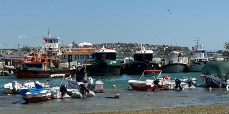 Tekirdağ'da fırtına; eğitim uçuşları iptal edildi