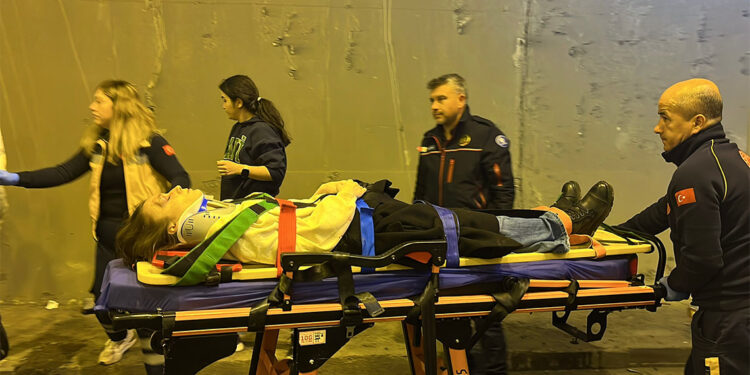 TEM Otoyolu'nda 8 araç zincirleme kazaya karıştı