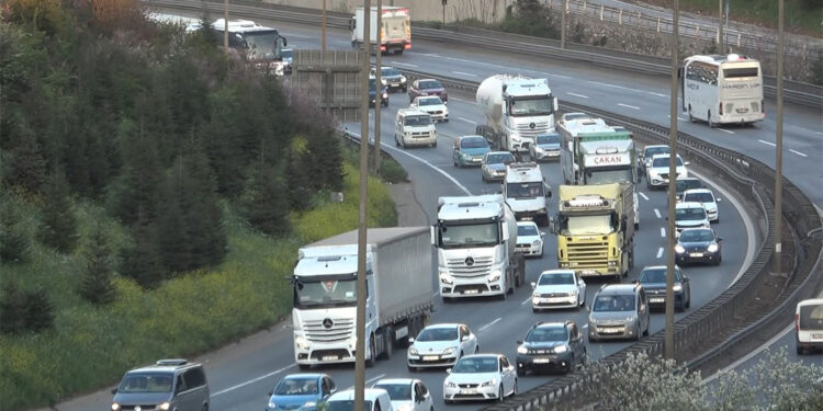 TEM'in Kocaeli geçişinde bayram dönüşü yolculuğu