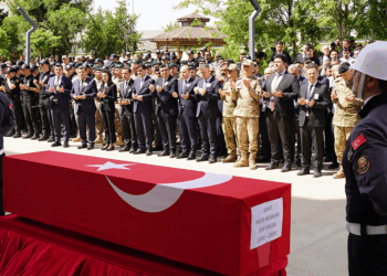 TIR'ın çarpması ile şehit olan polis memuru, memleketine uğurlandı
