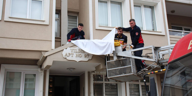 Sundurmanın üzerine düşen alzheimer hastası öldü