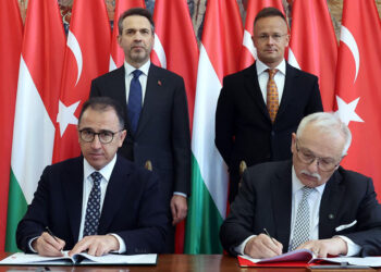 Türkiye Petrolleri Avrupa'daki ilk yatırımına imza attı