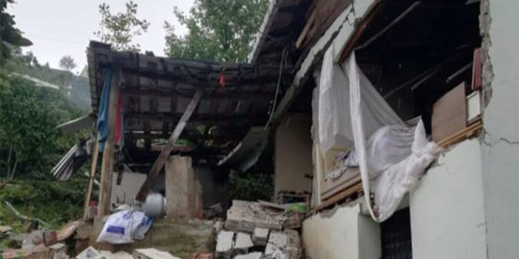 Trabzon'da evde gaz sıkışması sonucu patlama