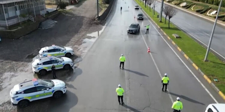 Bayram tatilindeki trafik kazalarında 72 kişi hayatını kaybetti