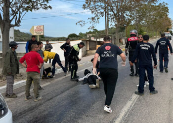 Traktörden yola dökülen yağ kazaya neden oldu