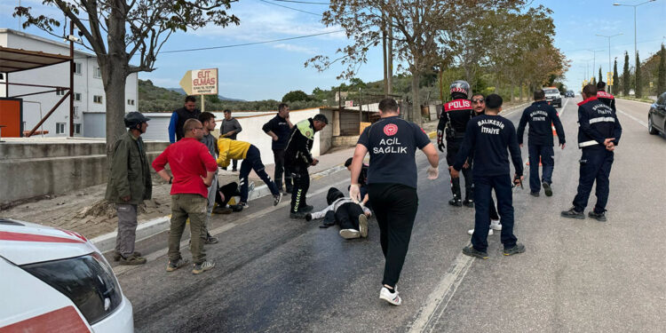Traktörden yola dökülen yağ kazaya neden oldu