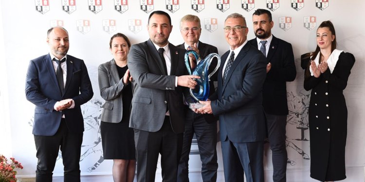 TSYD İzmir Şubesi Koşusu'nda zafer Birdwood'un