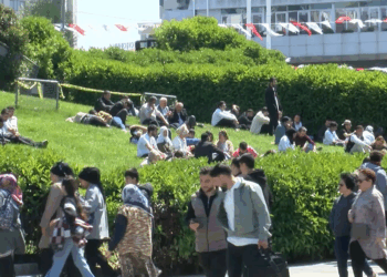 Taksim'de depremi hissedenler Gezi Parkı'na akın etti