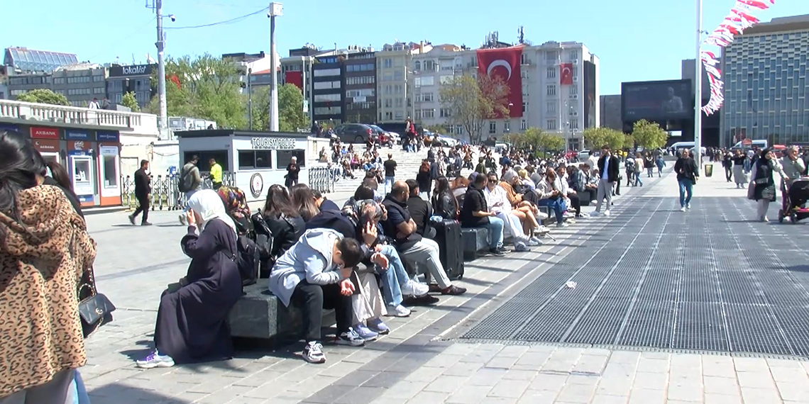 Taksim'de depremi hissedenler Gezi Parkı'na akın etti