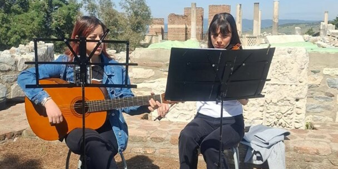 Tarihi Ayasuluk Kalesi'nde resim etkinliği