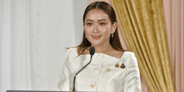 Tayland Başbakanı Shinawatra hastaneye kaldırıldı