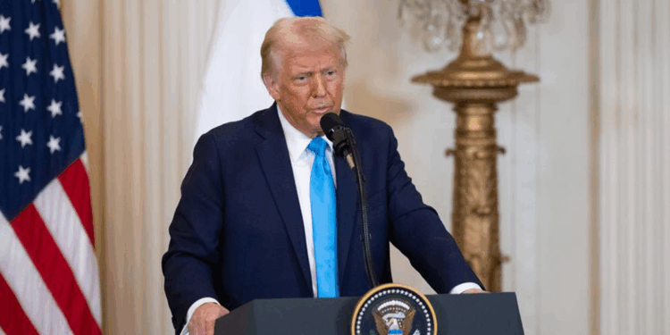 Trump, Powell faizleri düşürmezse ekonominin yavaşlayacağı uyarısı yaptı