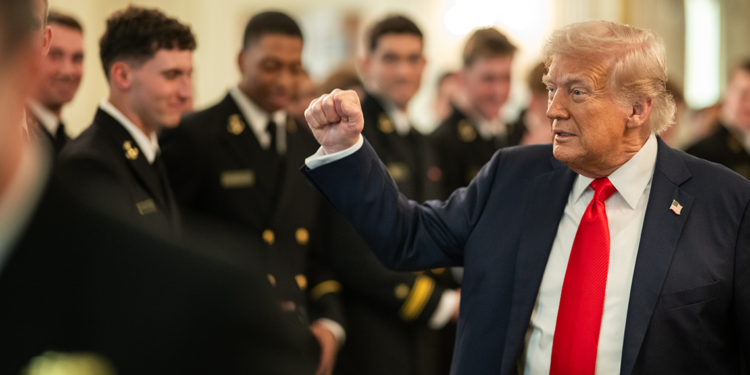 Trump, gönüllü ayrılan düzensiz göçmenlere para vaat etti