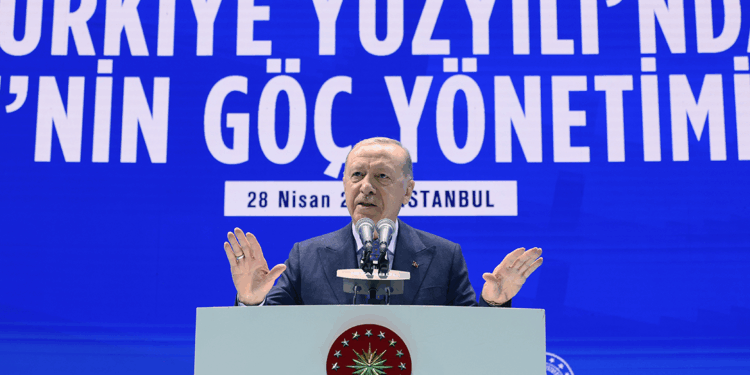 Türkiye'de toplam 4 milyon 33 bin göçmen var 