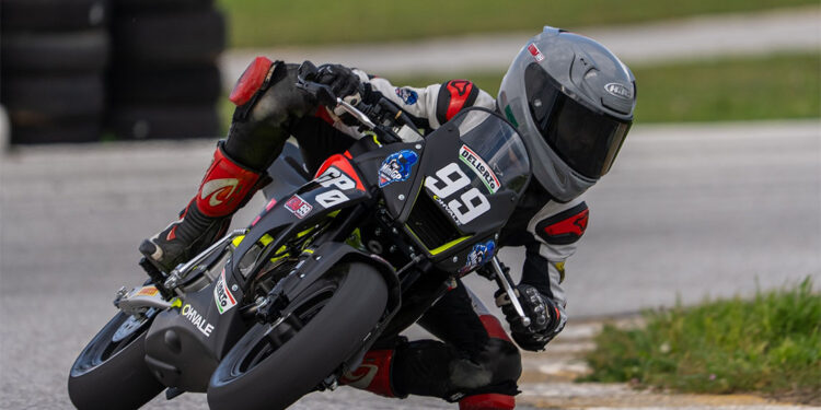 Uzay Alp Urcan, FIM MiniGP Türkiye Serisi'nde çifte zafer kazandı