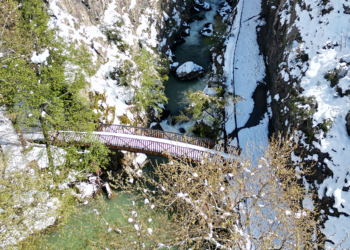 Ulukaya Şelalesi ve Kanyonu'nda kar güzelliği