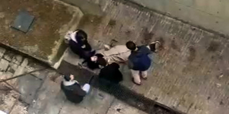 Üniversite öğrencisi 4 metre yükseklikten beton zemine düştü