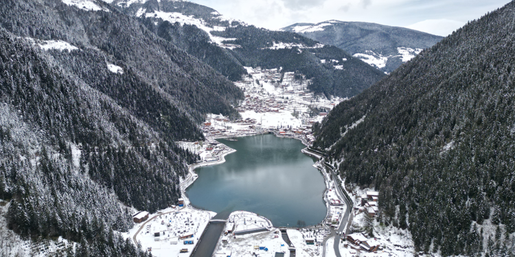 Uzungöl'de nisan karı güzelliği