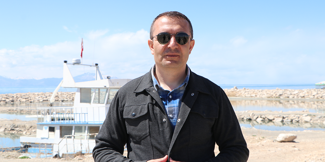 Van Gölü'nde son ağlar çekildi; İnci kefalleri için av yasağı başladı