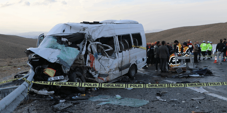 Van'daki kazada ölü sayısı 8'e çıktı