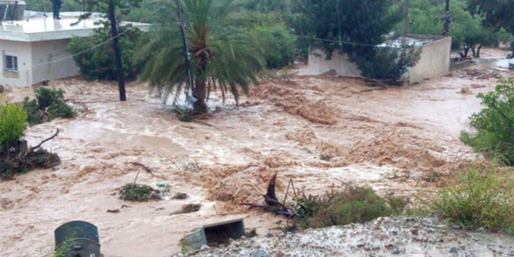 Şiddetli yağış Kiklad Adaları'nda sele neden oldu