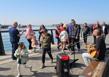Zonguldak'ta sıcak hava ile tatili fırsat bilenler sahile akın etti