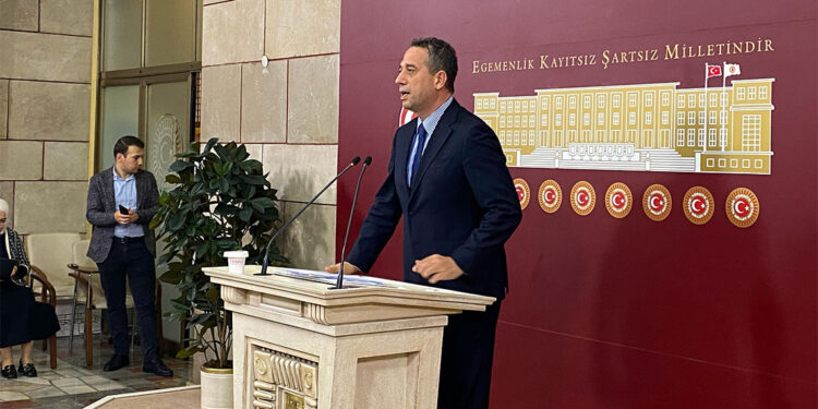 Ülkenin bu kadar sorunu varken CHP'yi konuştu