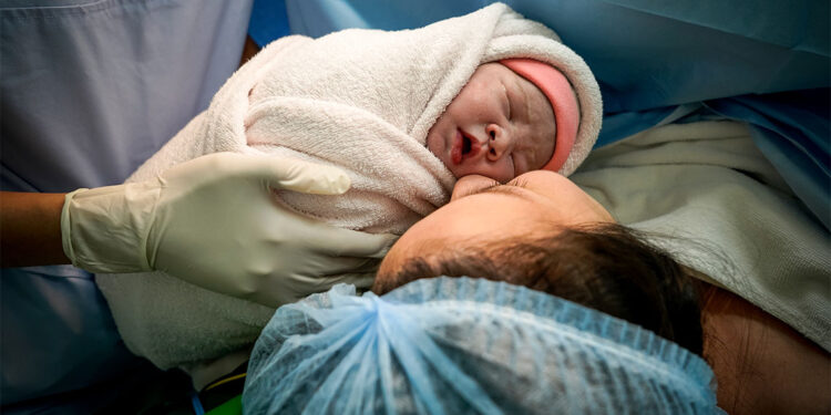 Sağlık Bakanlığı'ndan yeni düzenleme; Sezaryen doğum yasaklandı