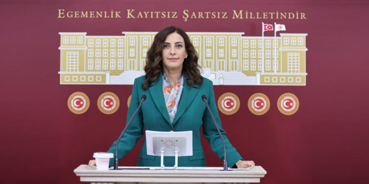 İktidarın iletişim eksikliği komploları besledi