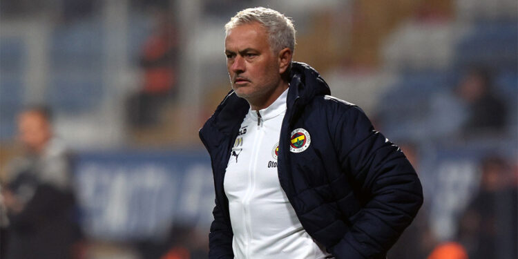 Fenerbahçe'de Mourinho ilk derbisini kazanmak istiyor