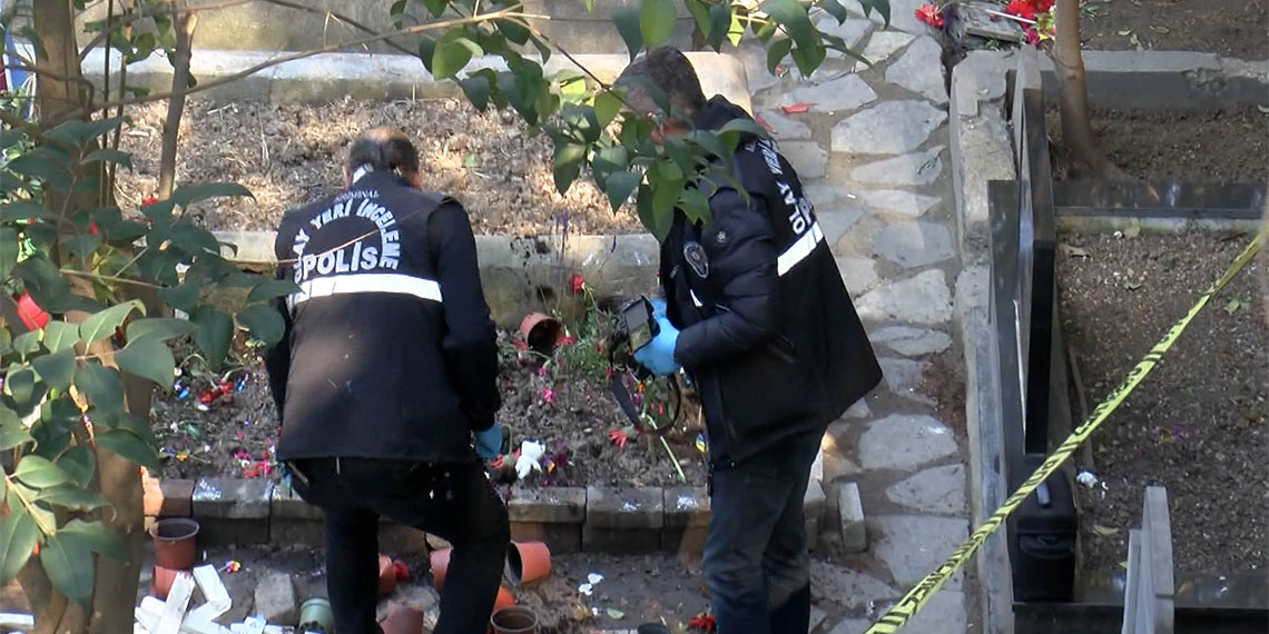 Avukat Rezan Epözdemir, Ahmet Minguzzi'nin mezarına saldırı yapıldığını sosyal medya hesabından duyurdu.