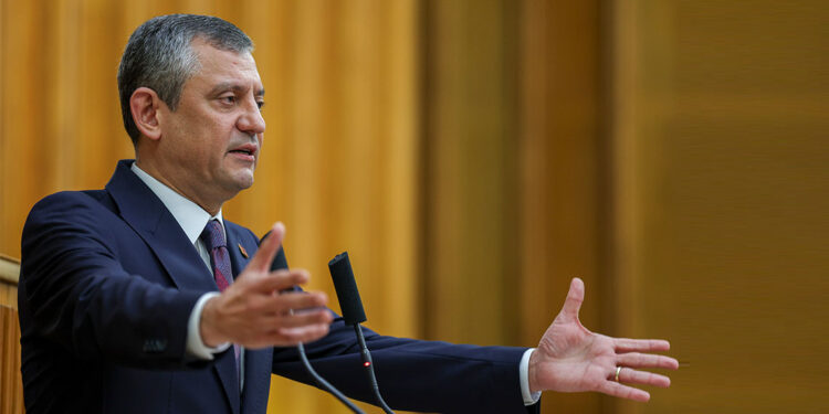 Depremin etkilerini dikkatle takip ediyoruz