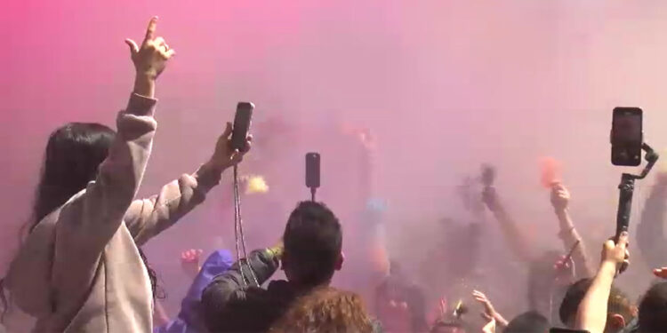 Portakal Çiçeği Karnavalında 'Rengarenk Fest' coşkusu