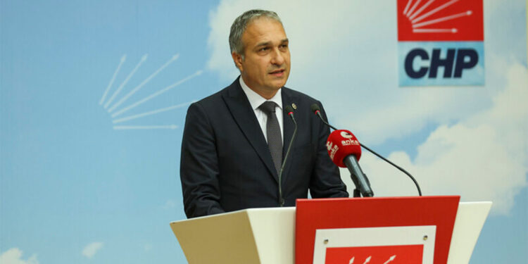 Atatürk'ün Gençliğe Hitabesi'ni okuyan gençlerden korkun