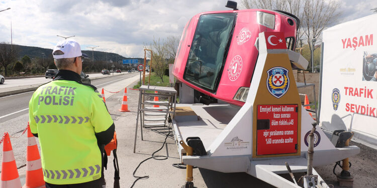 Afyonkarahisar'dan bayram tatilinde 6 milyona yakın araç geçti