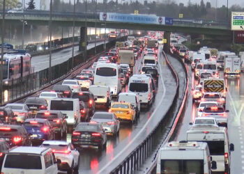 İstanbul'da trafik yoğunluğu yüzde 74'e çıktı